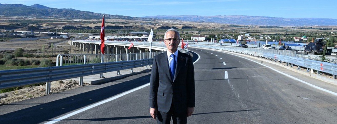 TÜRKİYE’DEKİ ARAÇLARIN YARISI BAYRAMDA OTOYOLLARDAYDI