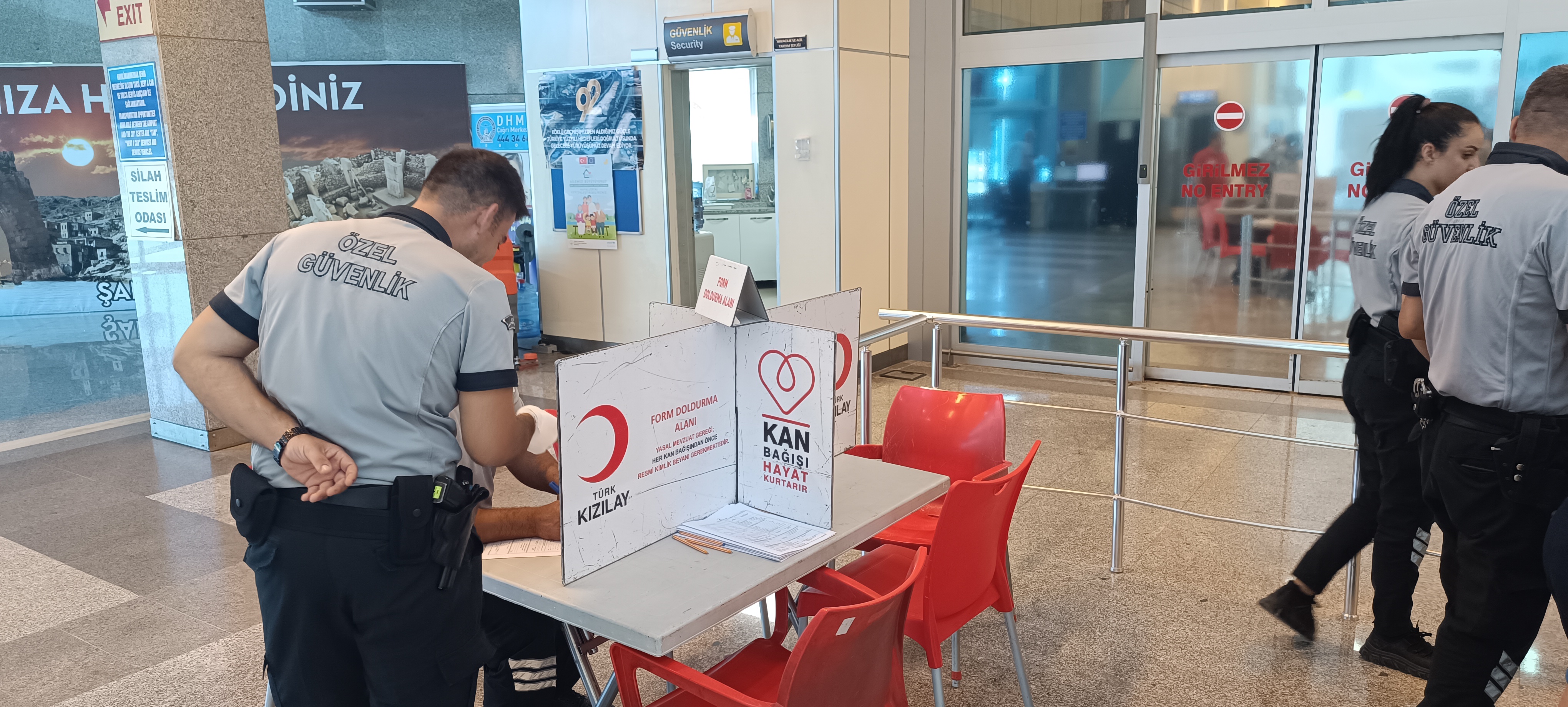 HAVALİMANIMIZDA KIZILAY TARAFINDAN KAN BAĞIŞI KAMPANYASI DÜZENLENDİ