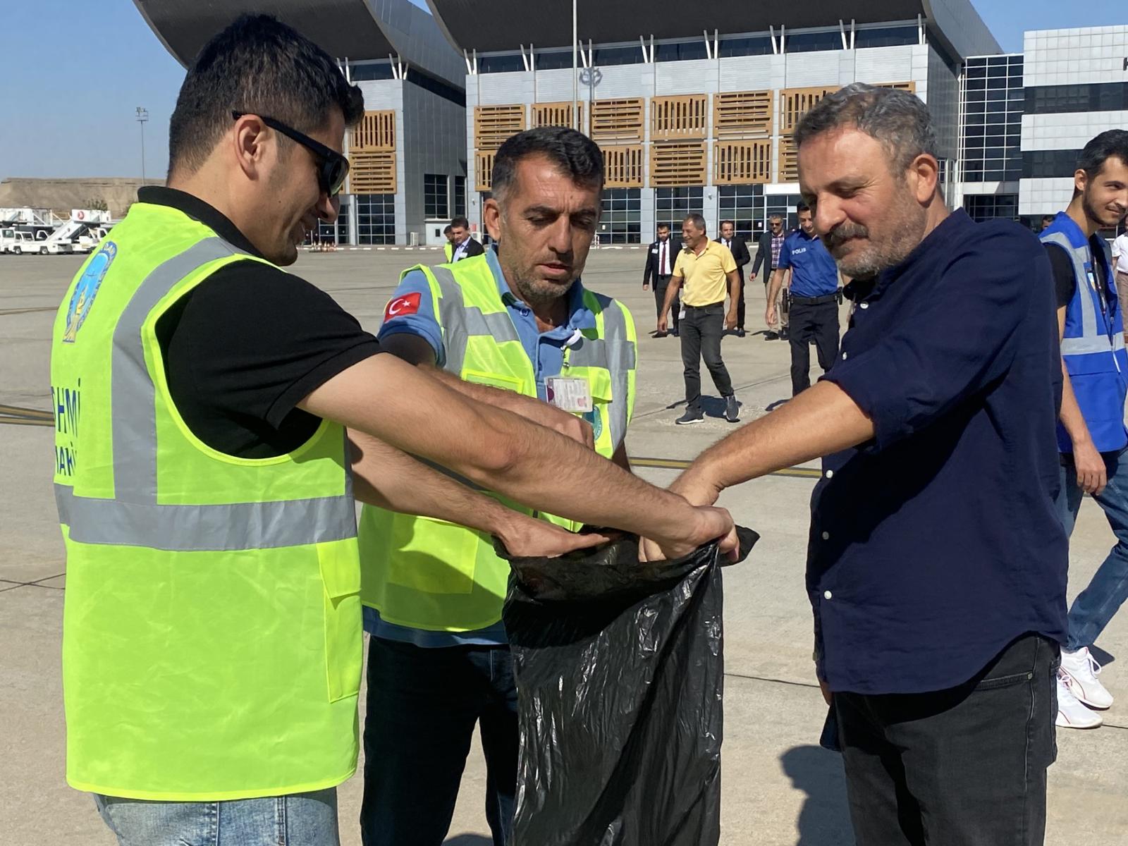 Batman Havalimanı'nda Uçuş Emniyeti İçin FOD Yürüyüşü Gerçekleştirildi