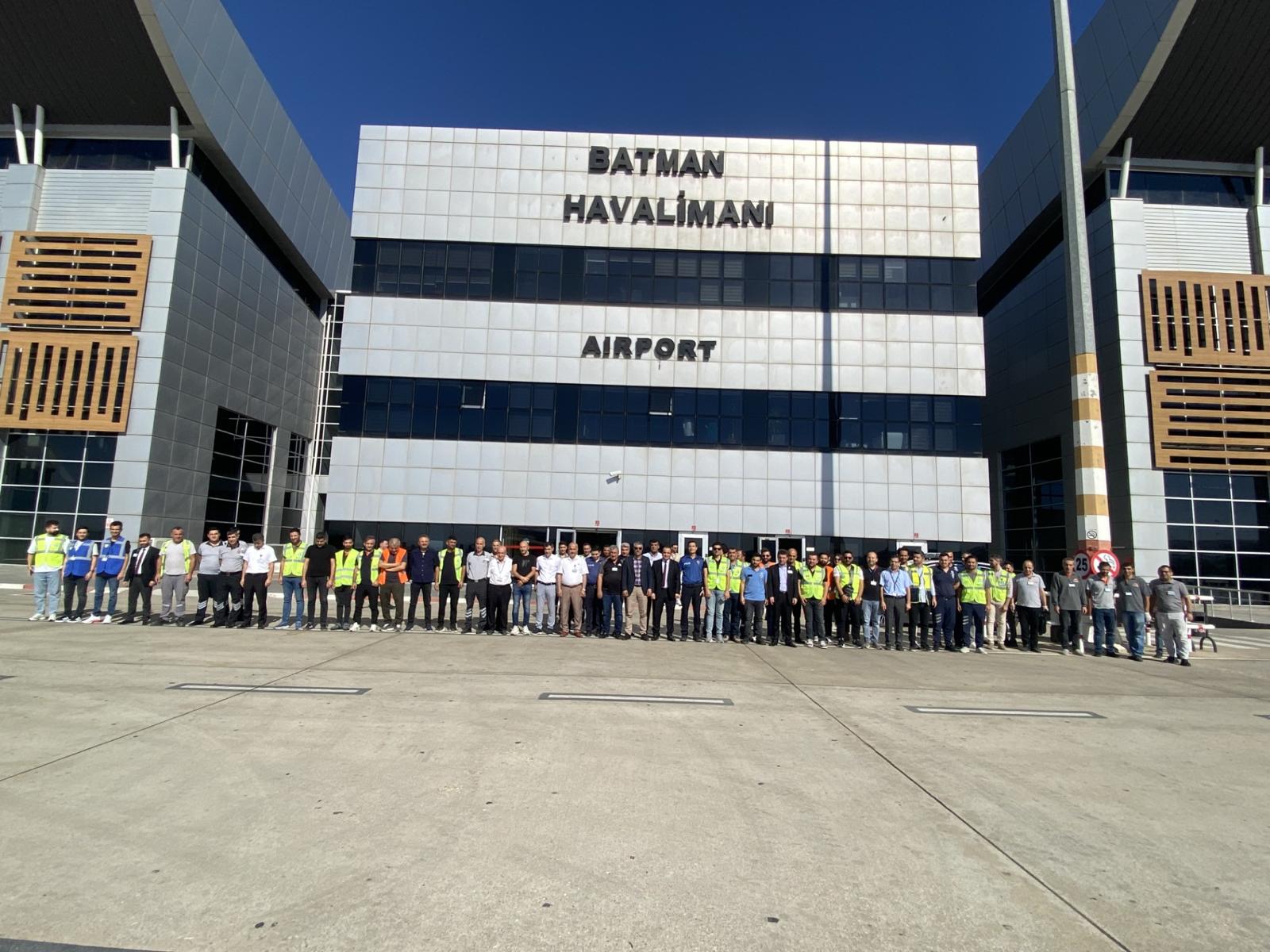 Batman Havalimanı'nda Uçuş Emniyeti İçin FOD Yürüyüşü Gerçekleştirildi