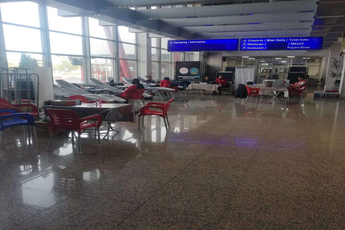 HAVALİMANIMIZDA DÜZENLENEN KAN BAĞIŞI KAMPANYASINA YOĞUN İLGİ GÖSTERİLDİ