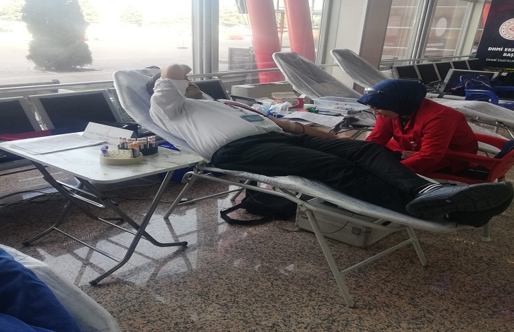 HAVALİMANIMIZDA DÜZENLENEN KAN BAĞIŞI KAMPANYASINA YOĞUN İLGİ GÖSTERİLDİ