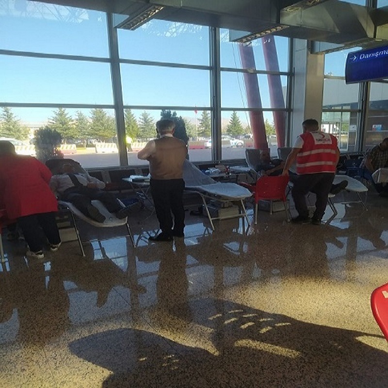 HAVALİMANIMIZDA DÜZENLENEN KAN BAĞIŞI KAMPANYASINA YOĞUN İLGİ GÖSTERİLDİ