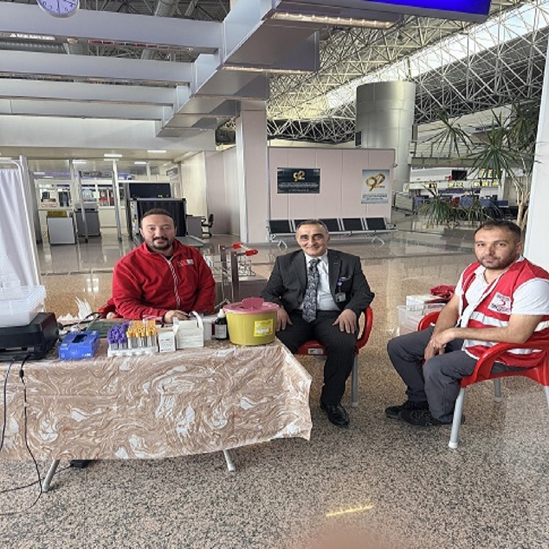 HAVALİMANIMIZDA DÜZENLENEN KAN BAĞIŞI KAMPANYASINA YOĞUN İLGİ GÖSTERİLDİ