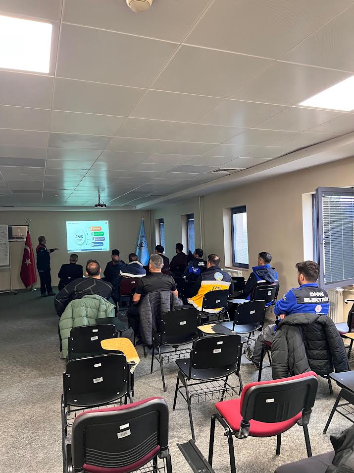 ERZURUM HAVALİMANI ELEKTRİK MÜDÜRLÜĞÜ PERSONELLERİNE AFAD FARKINDALIK EĞİTİMİ VERİLDİ