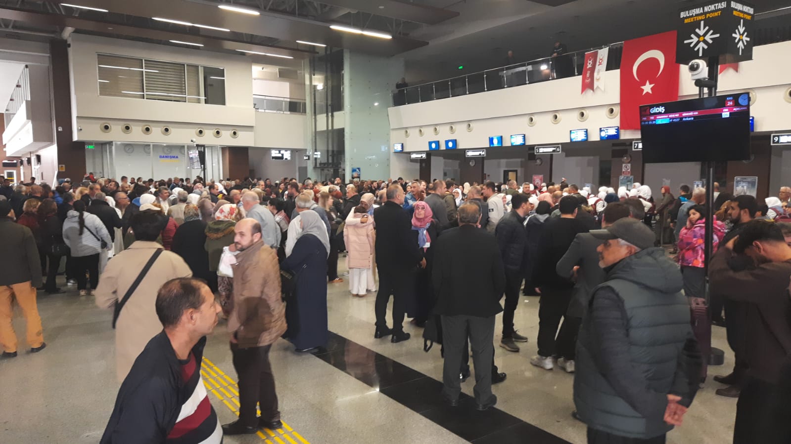 Çanakkale Havalimanında Umre Uçuşu Yoğunluğu 