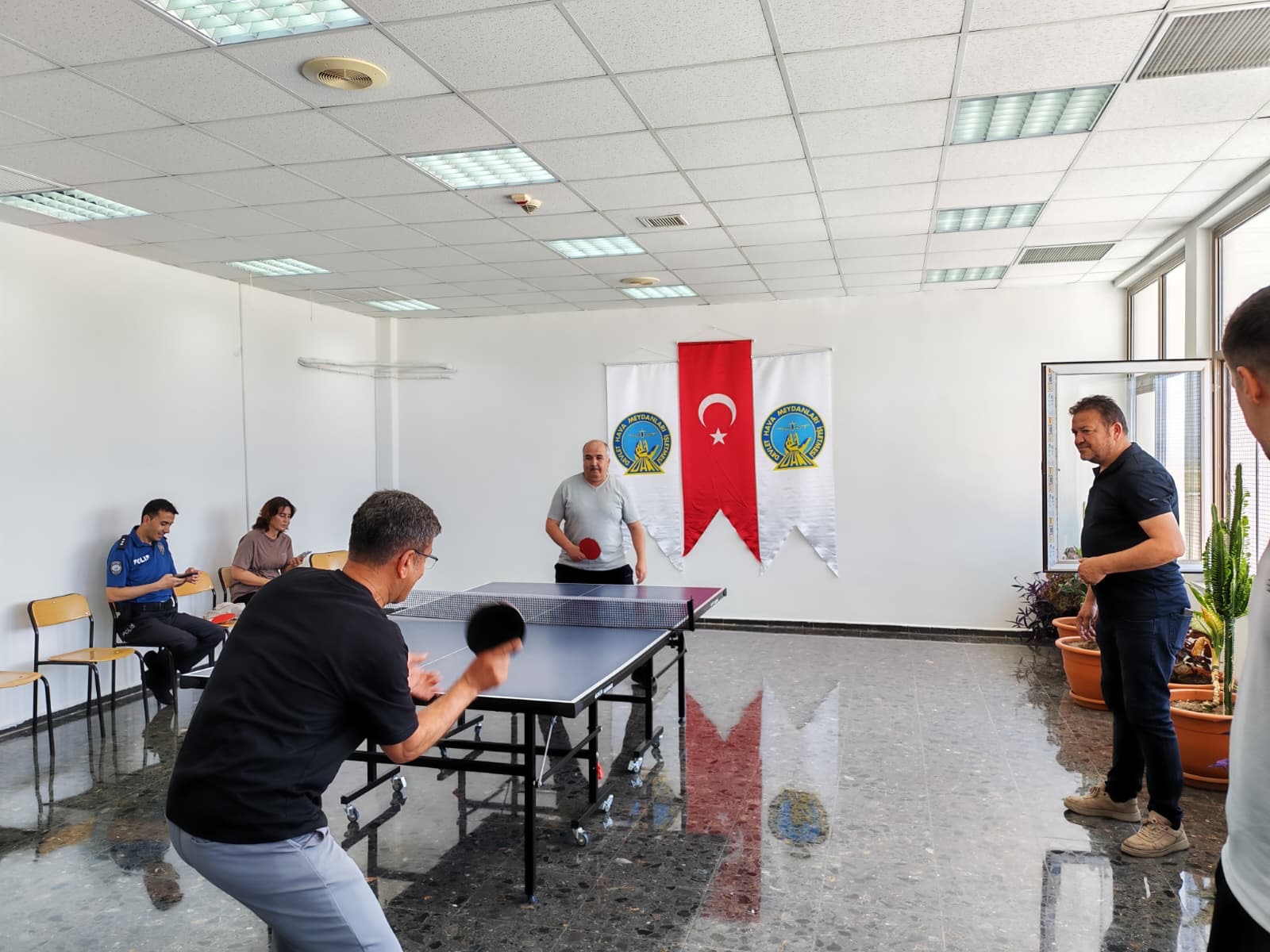 Isparta Süleyman Demirel Havalimanında Masa Tenisi Turnuvası Düzenlendi