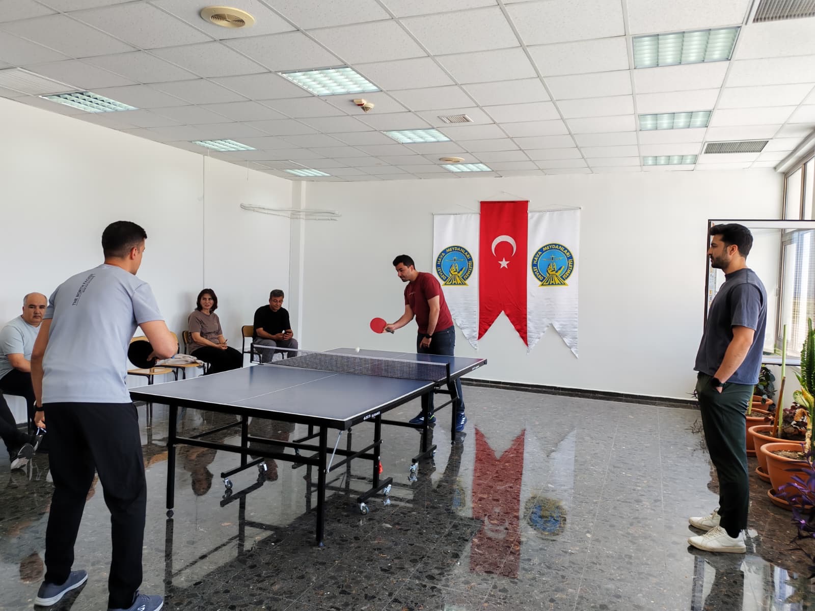 Isparta Süleyman Demirel Havalimanında Masa Tenisi Turnuvası Düzenlendi