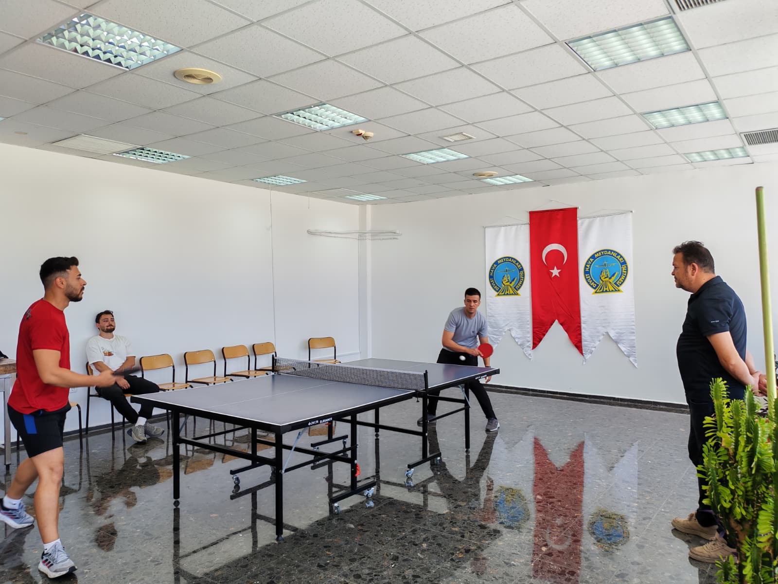 Isparta Süleyman Demirel Havalimanında Masa Tenisi Turnuvası Düzenlendi