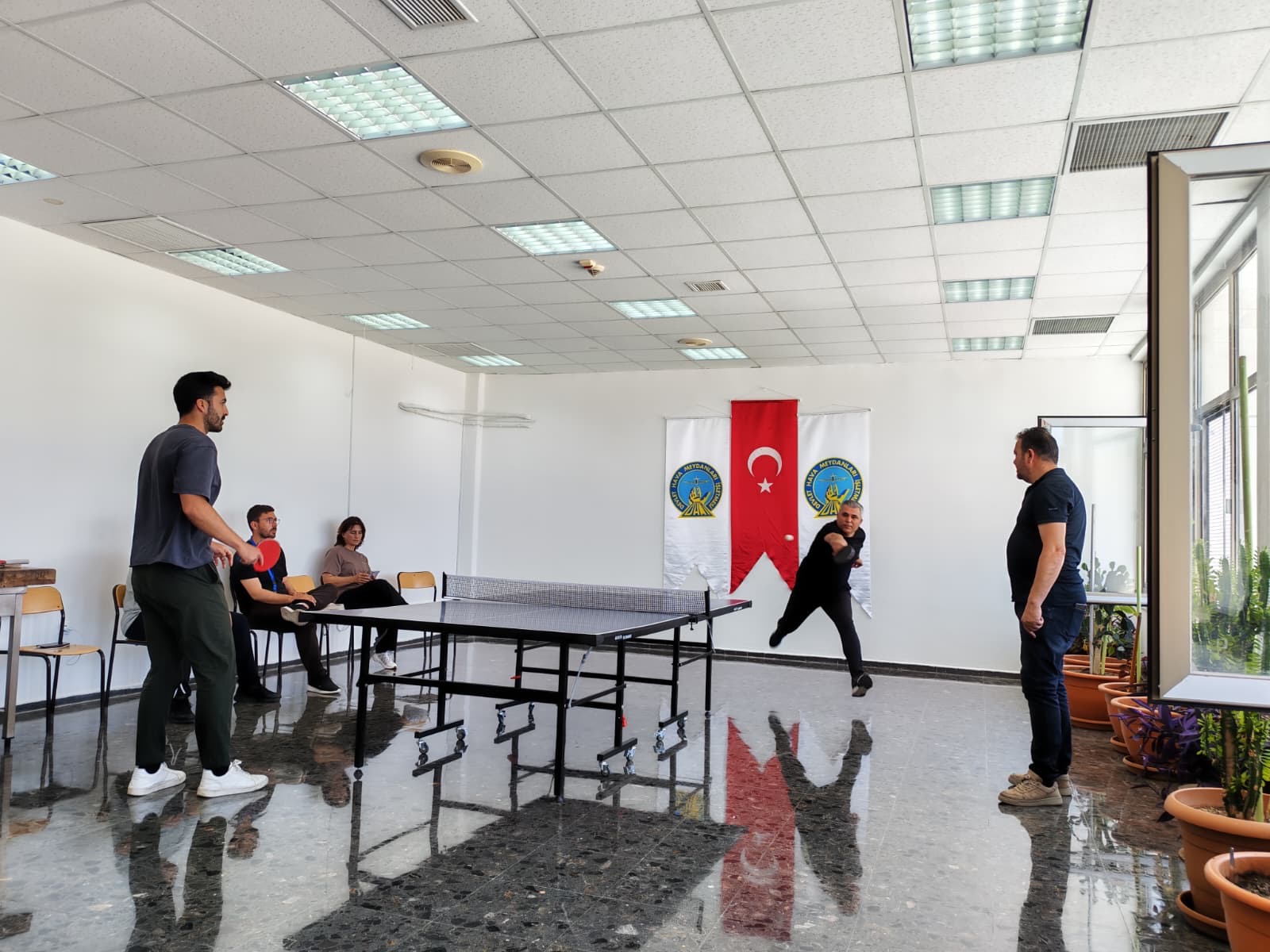 Isparta Süleyman Demirel Havalimanında Masa Tenisi Turnuvası Düzenlendi