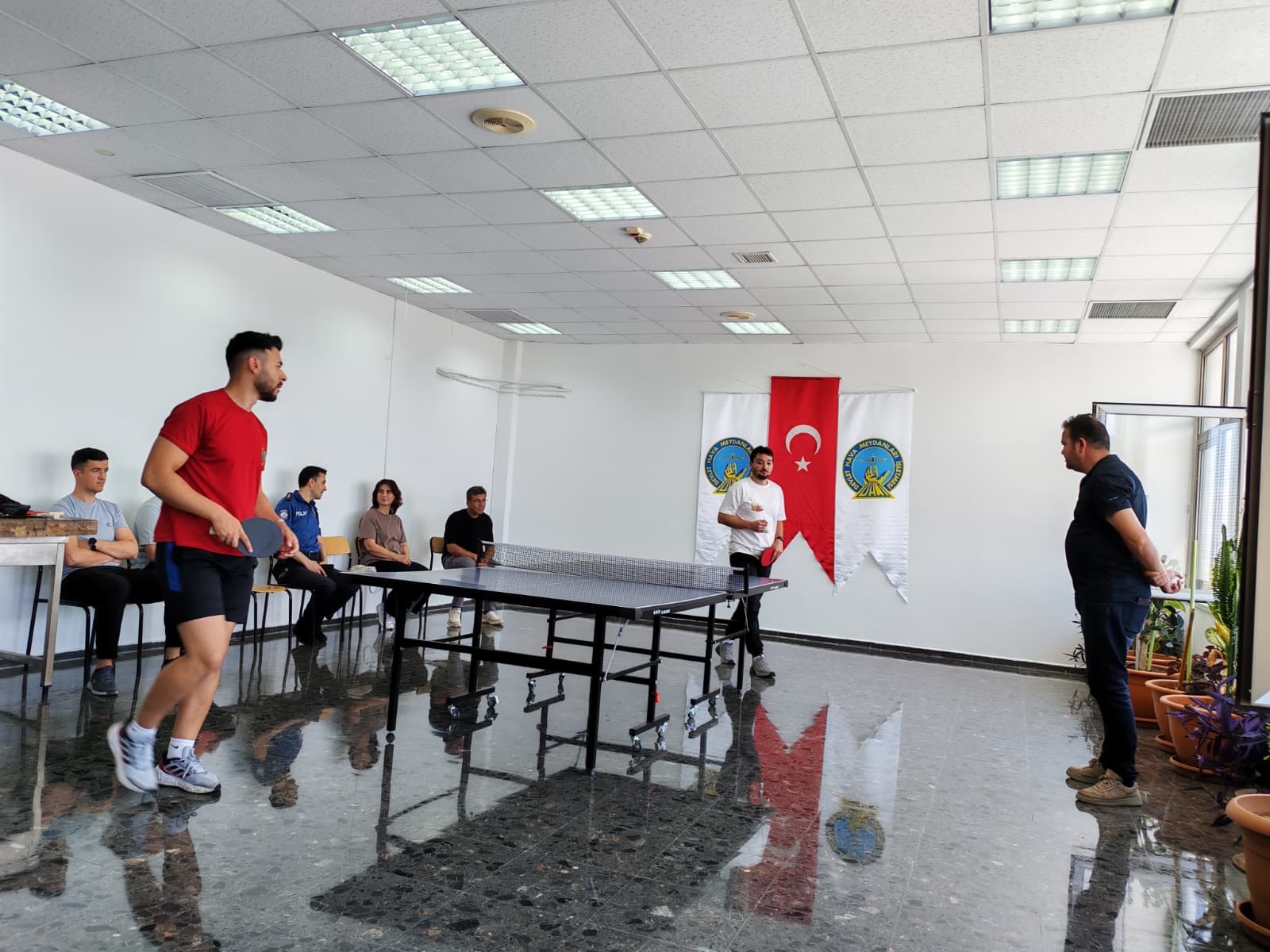 Isparta Süleyman Demirel Havalimanında Masa Tenisi Turnuvası Düzenlendi