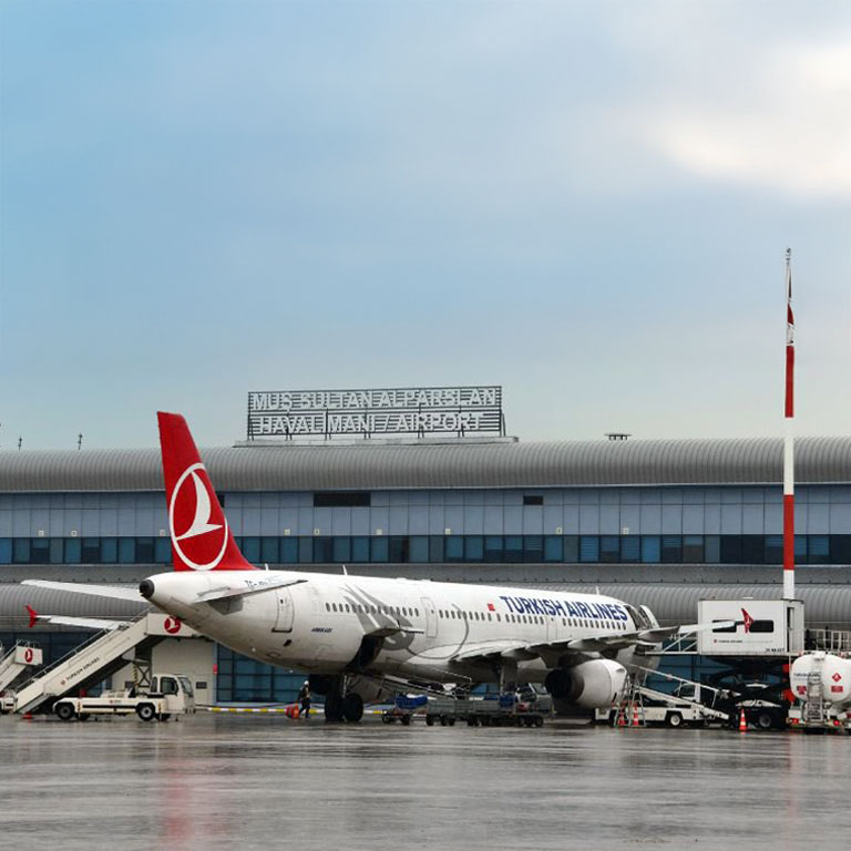 Baharın gelmesiyle Muş Sultan Alparslan Havalimanı'nda uçuş ve yolcu trafiği arttı.