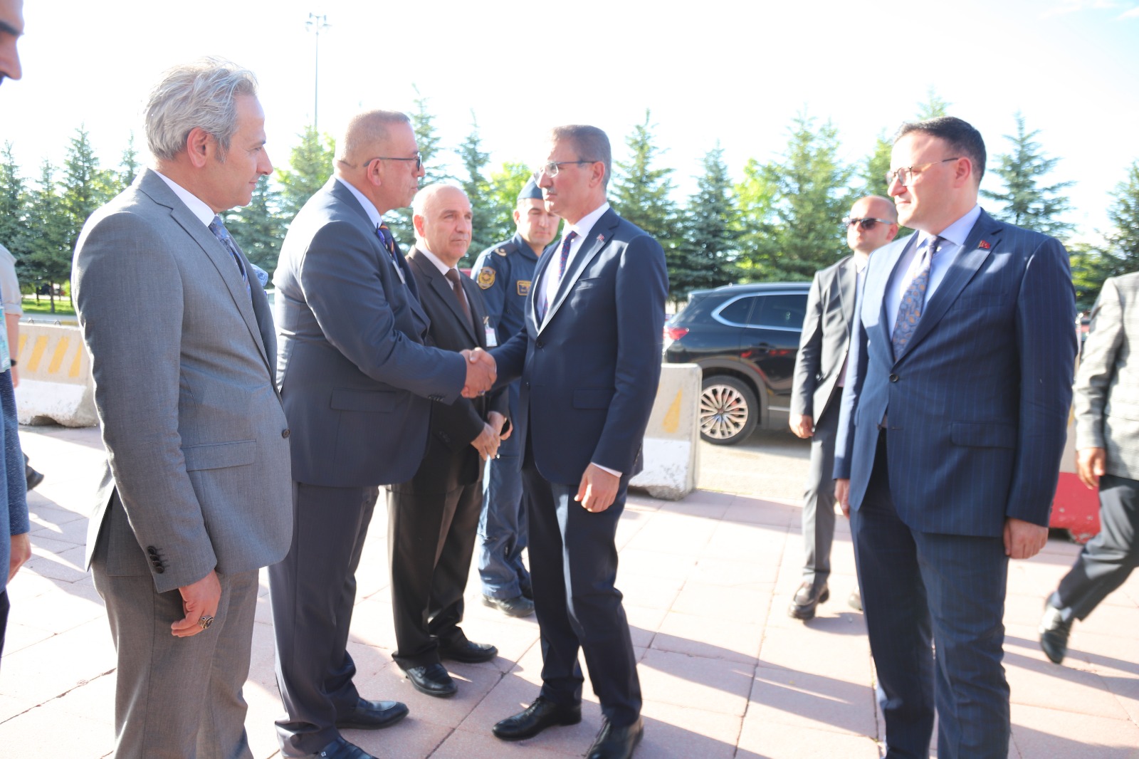 ERZURUM VALİMİZ SAYIN AYDIN BARUŞ BAŞKANLIĞINDA, HAVALİMANIMIZDA DEVAM EDEN APRON YENİLEME VE PİST PRİMER KABLO DEĞİŞİM ÇALIŞMALARININ DEĞERLENDİRİLDİĞİ KAPSAMLI BİR TOPLANTI GERÇEKLEŞTİRİLDİ.
