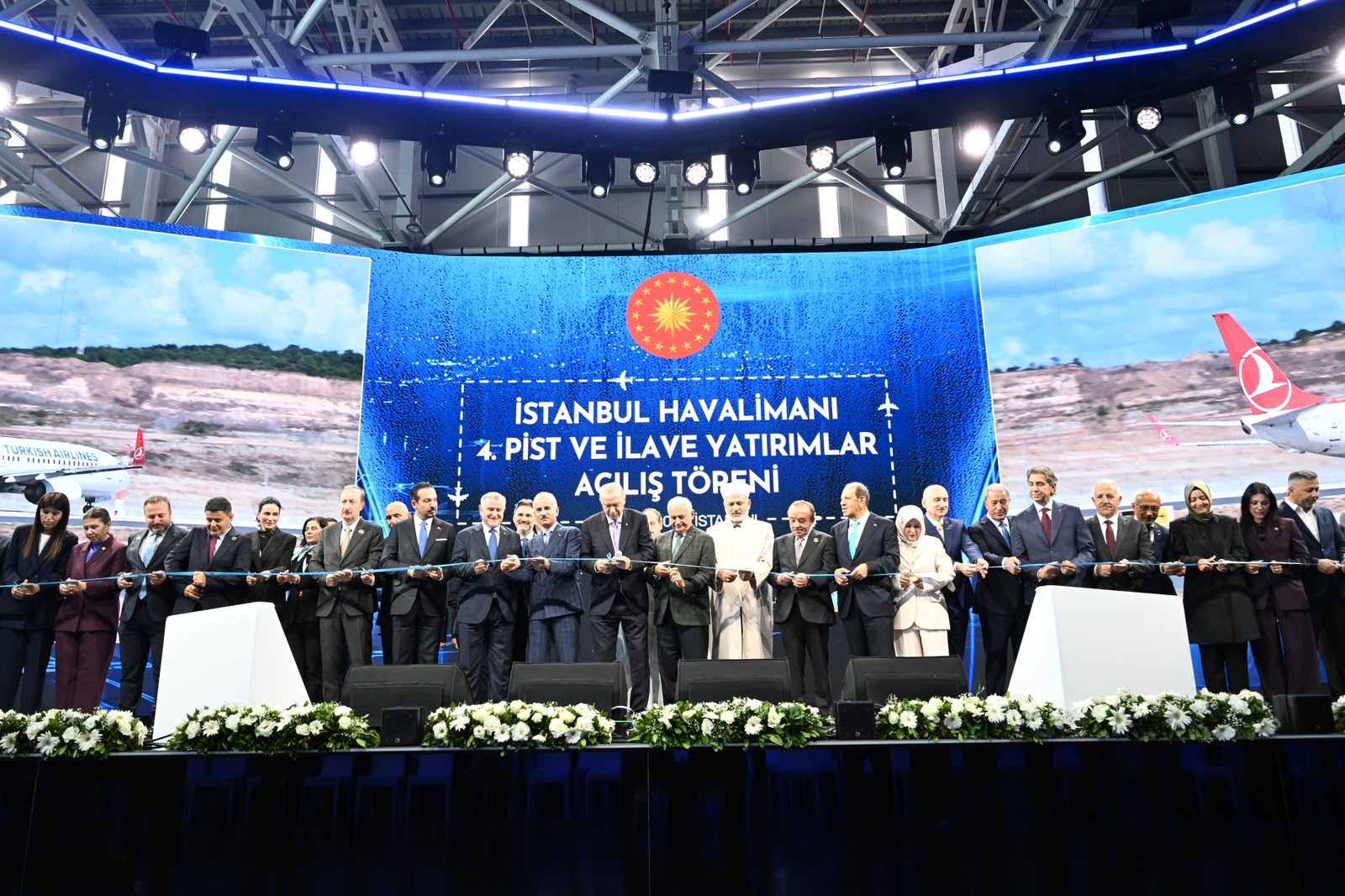 CUMHURBAŞKANI ERDOĞAN’IN TALİMATIYLA 4. PİSTTEN İLK UÇAK HAVALANDI