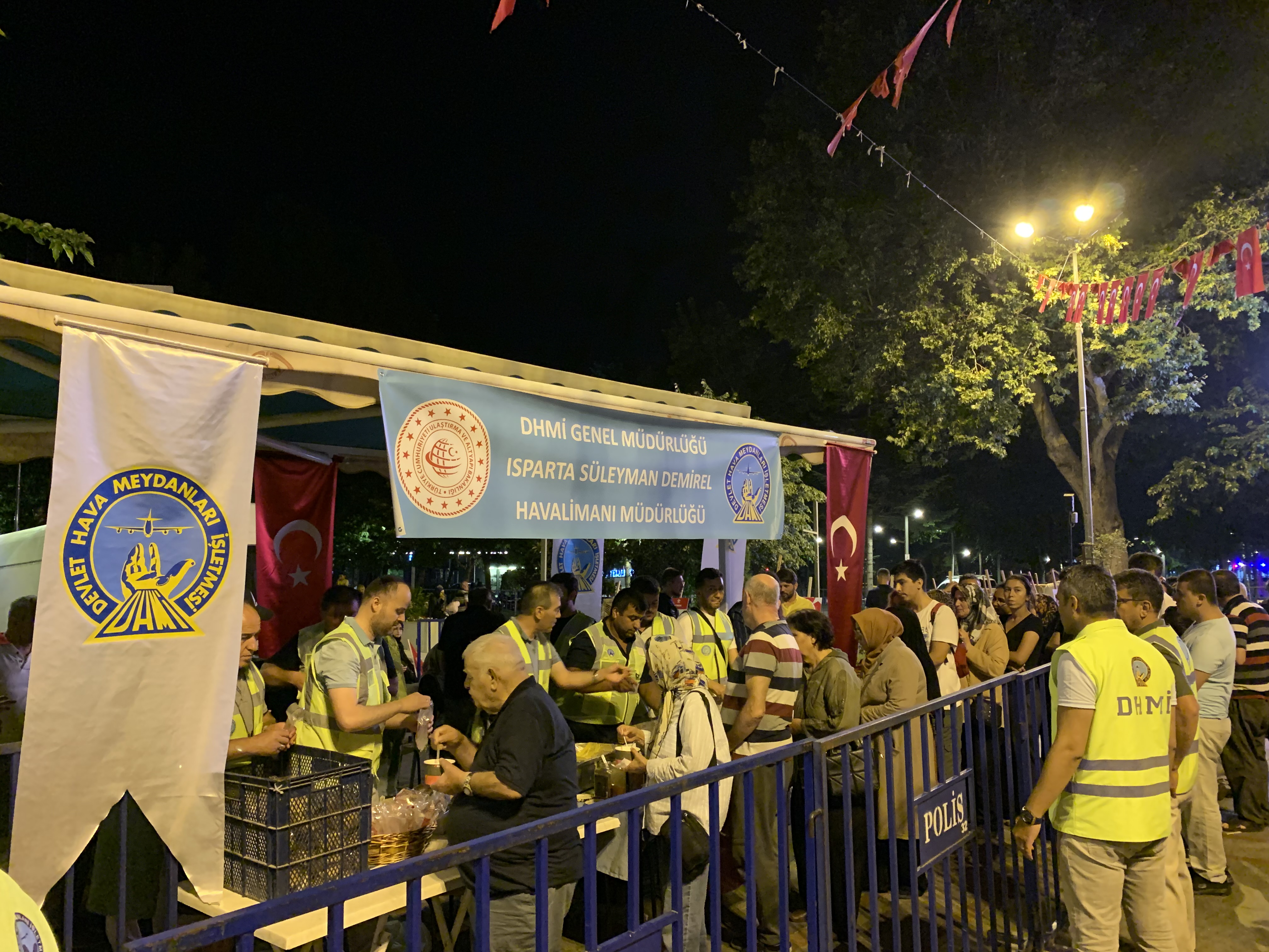 15 Temmuz Demokrasi ve Milli Birlik Günü Anma Etkinlikleri kapsamında Havalimanımız tarafından 15 Temmuz Cumhuriyet ve Demokrasi Meydanı’nda vatandaşlarımıza çorba ikram edilmiştir.