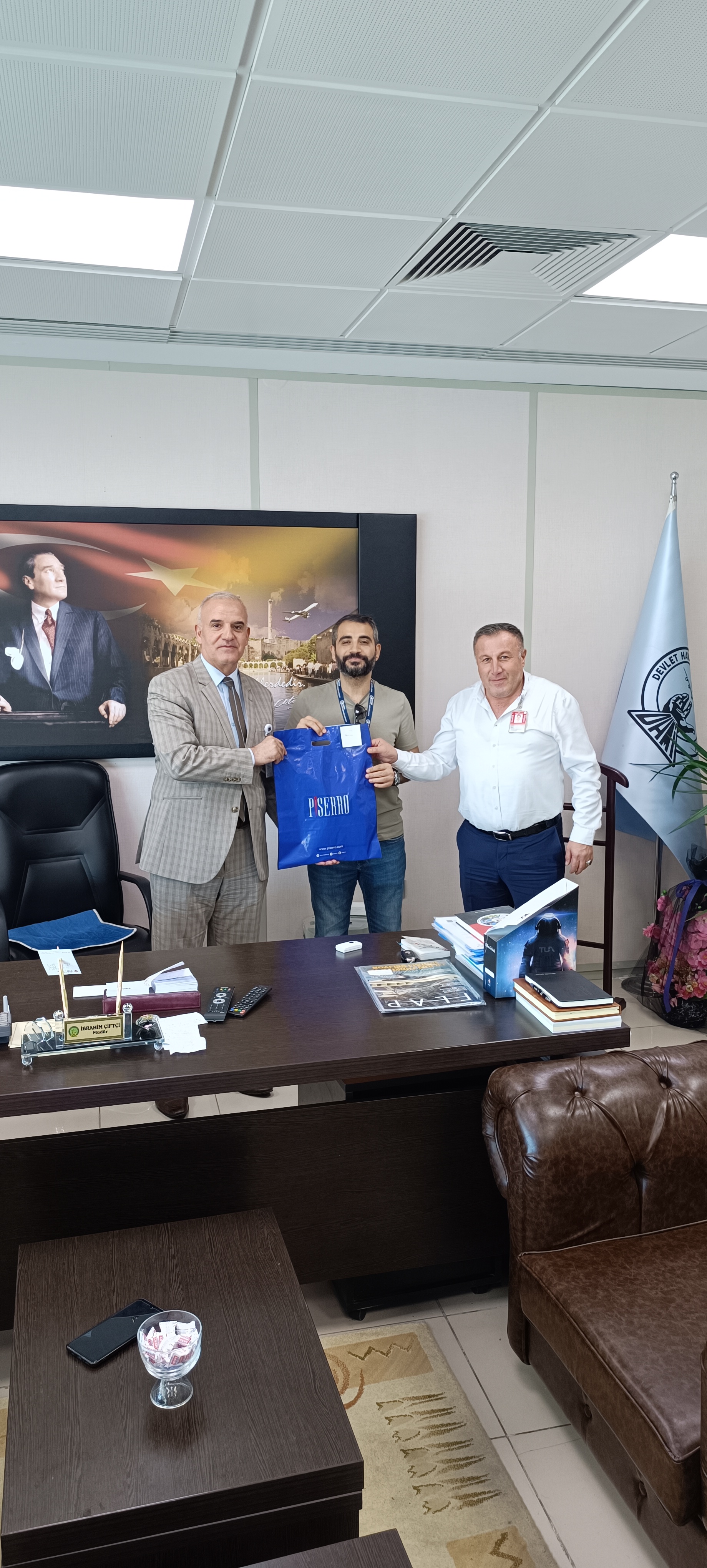 Havalimanımızda Giden Yolcu Salonu Personellerimiz İmkanlarınca Genişletildi