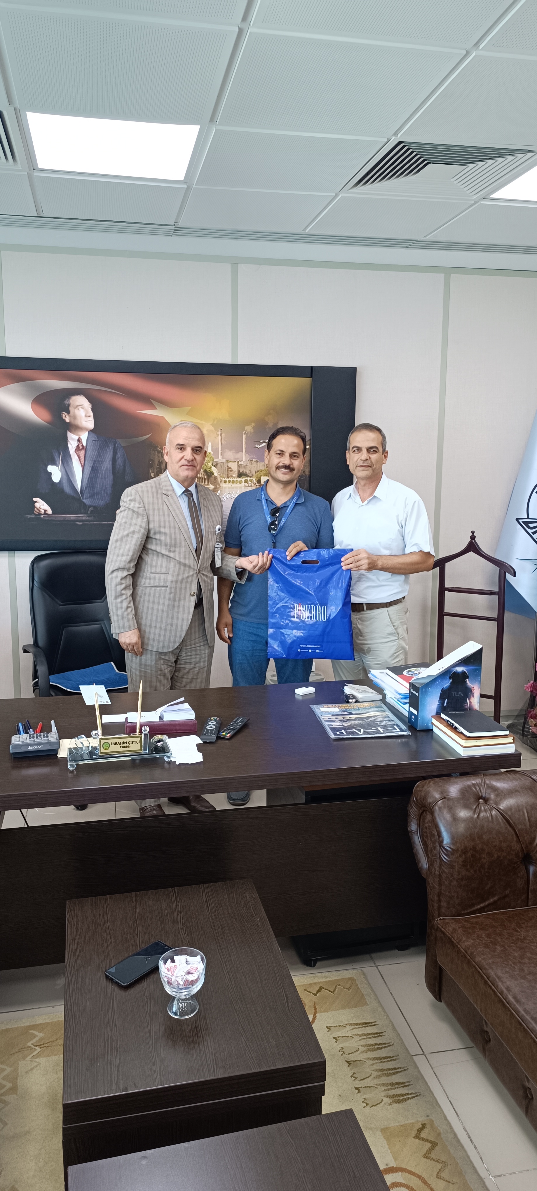 Havalimanımızda Giden Yolcu Salonu Personellerimiz İmkanlarınca Genişletildi