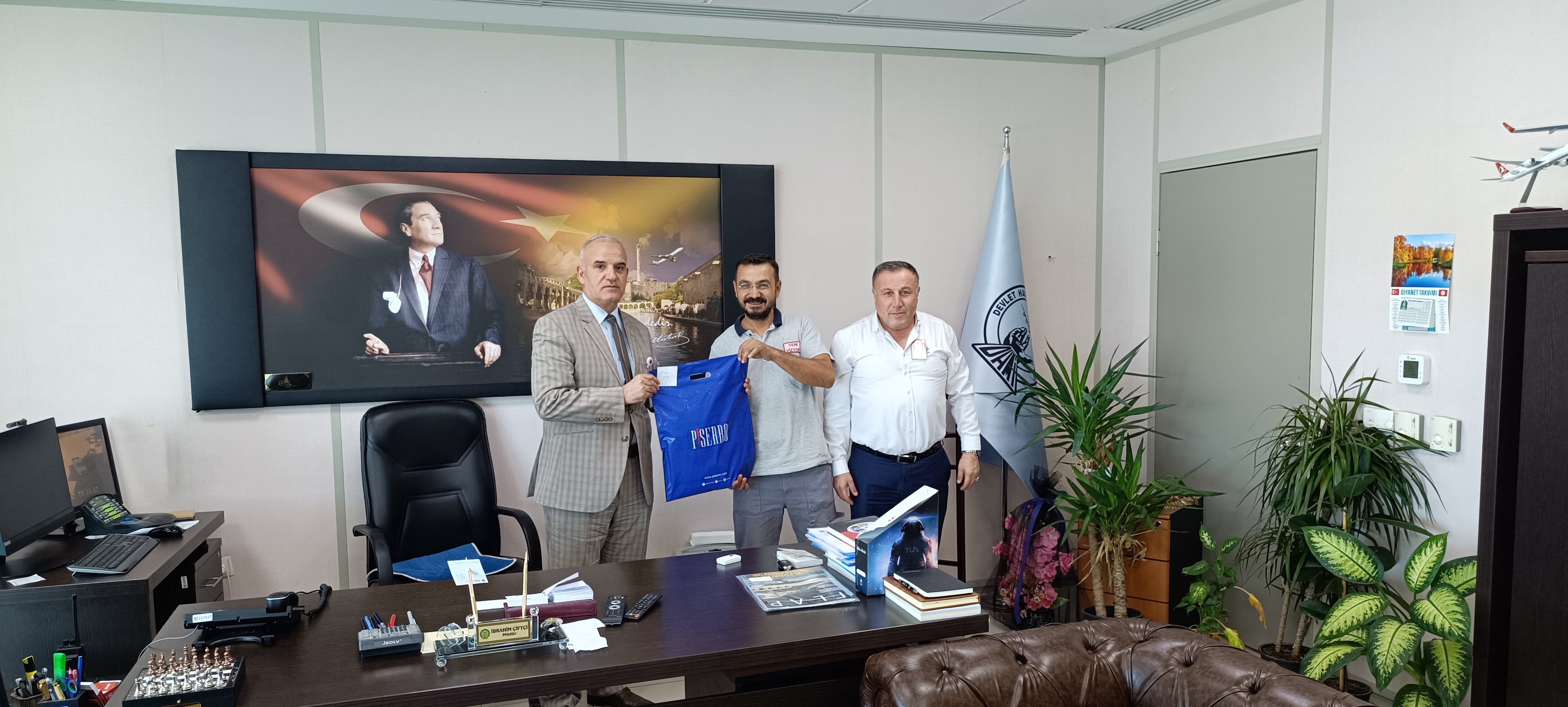 Havalimanımızda Giden Yolcu Salonu Personellerimiz İmkanlarınca Genişletildi