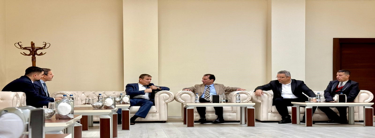 Havalimanı Müdürümüz Nizamettin ÖZAYDIN Dicle Üniversitesinde Düzenlenen "Havacılığın Dünü, Bugünü ve Yarını" Adlı Konferansta Öğretim Üyeleri ve Öğrencilerle Buluştu
