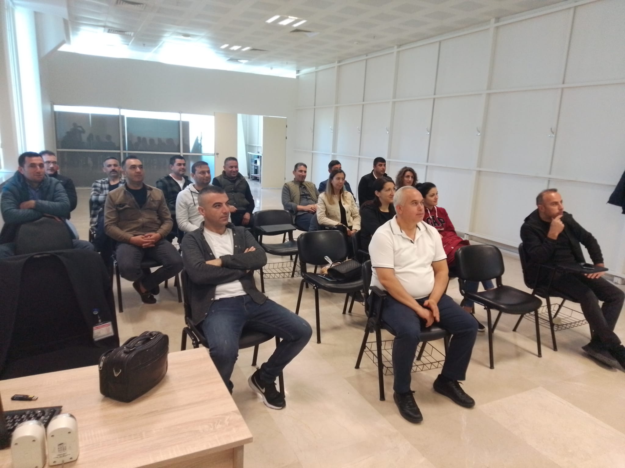 DENİZLİ ÇARDAK HAVALİMANINDA GÜVENLİK EĞİTİMLERİ VERİLDİ