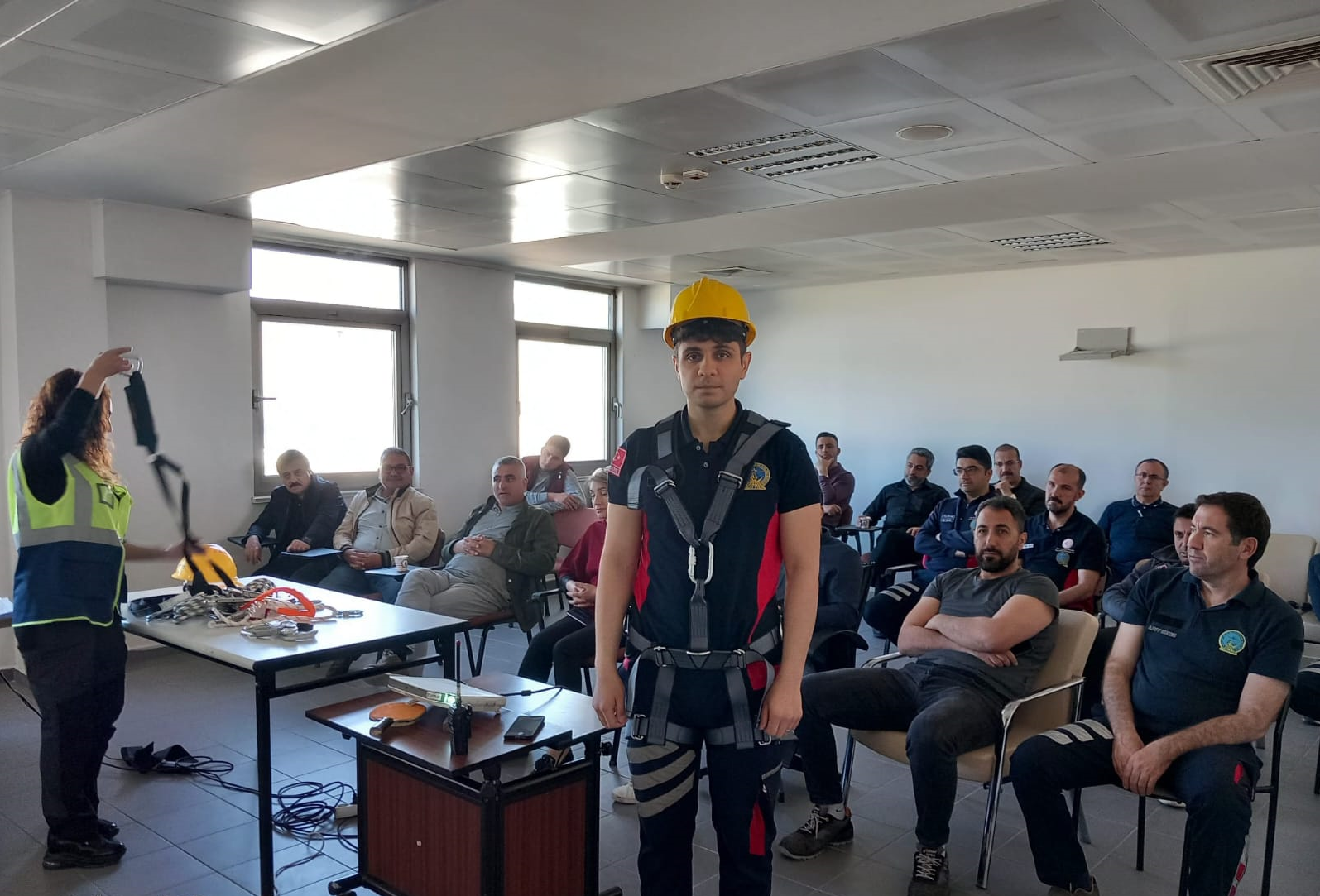 HAVALİMANLARIMIZDA YÜKSEKTE ÇALIŞMA EĞİTİMİ VERİLDİ