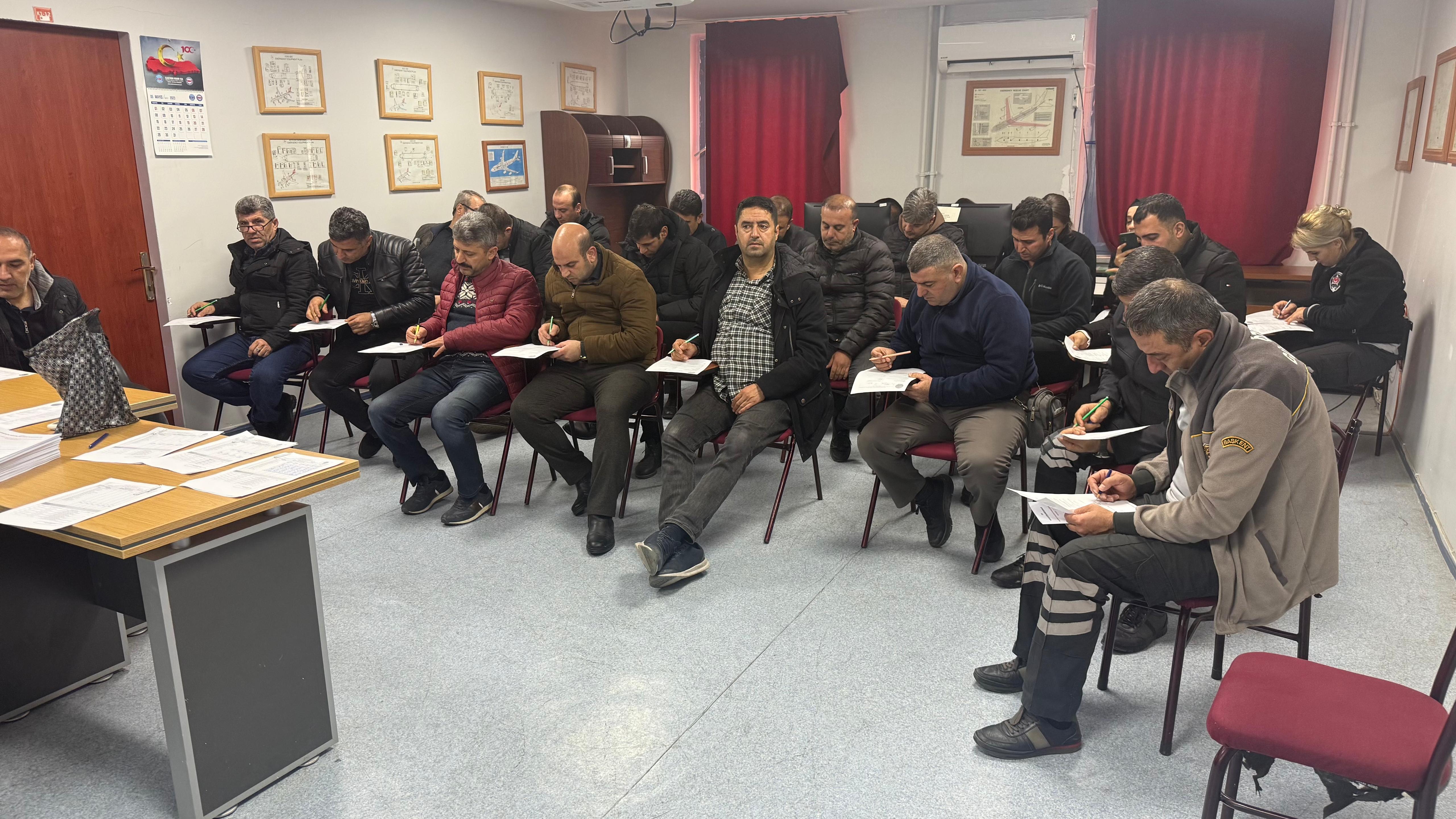 SİİRT HAVALİMANI MÜDÜRLÜĞÜNDE KURS-3 GÜVENLİK TAZELEME EĞİTİMİ VERİLMEYE BAŞLANDI