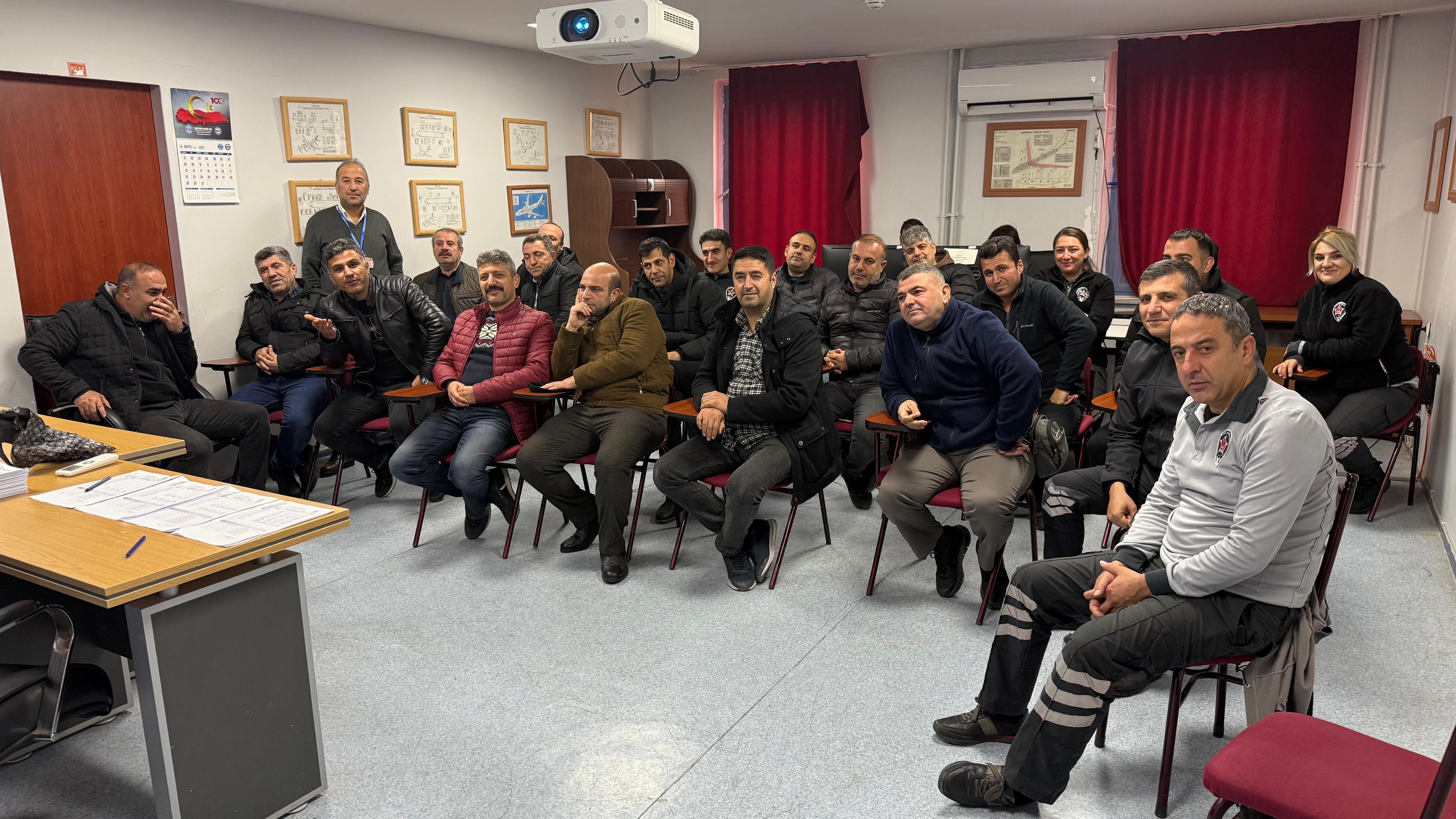 SİİRT HAVALİMANI MÜDÜRLÜĞÜNDE KURS-3 GÜVENLİK TAZELEME EĞİTİMİ VERİLMEYE BAŞLANDI