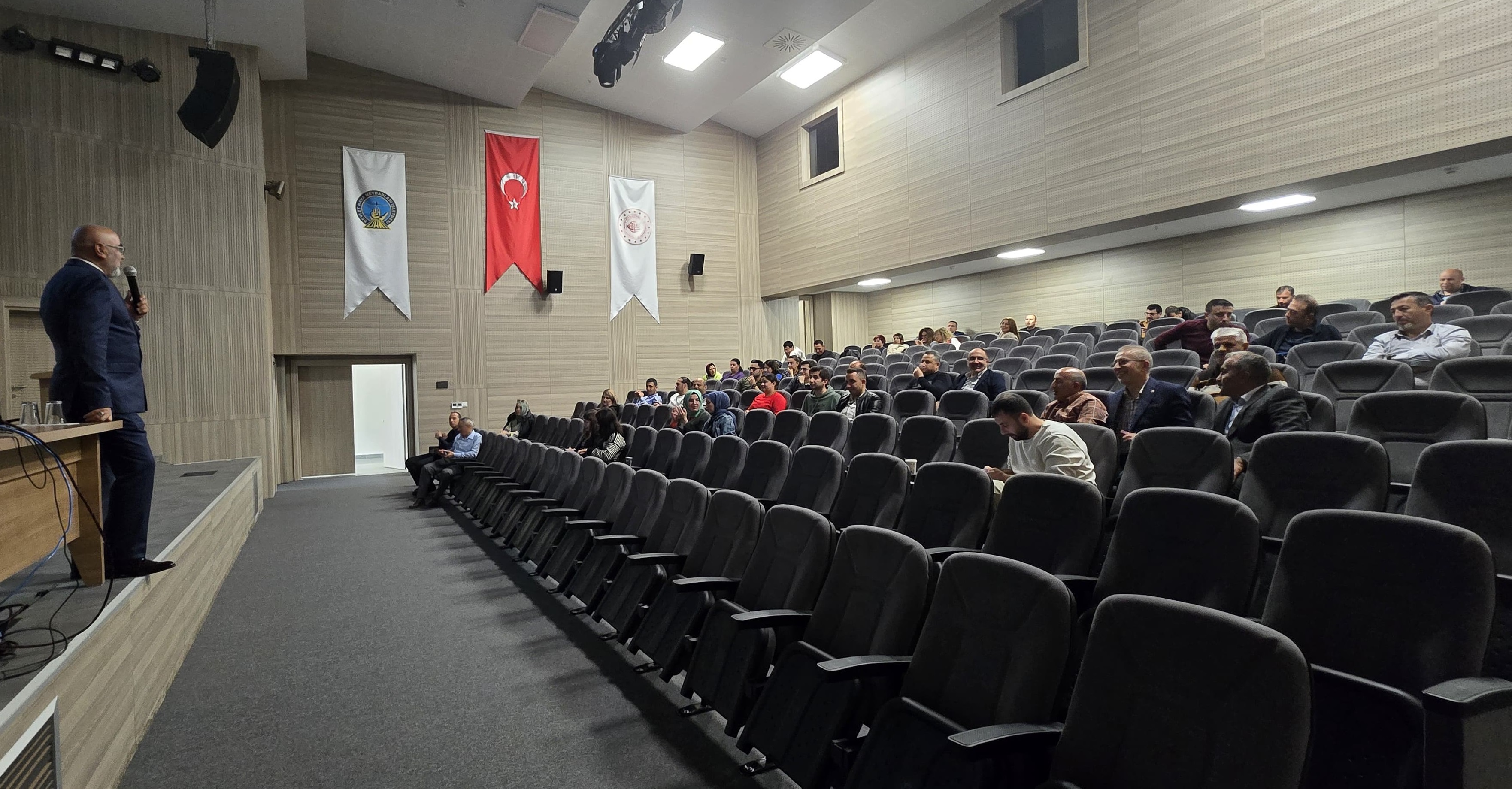 DHMİ HAVACILIK AKADEMİSİ ADNAN MENDERES TESİSLERİNDE İNSAN KAYNAKLARI EĞİTİMİ VERİLDİ