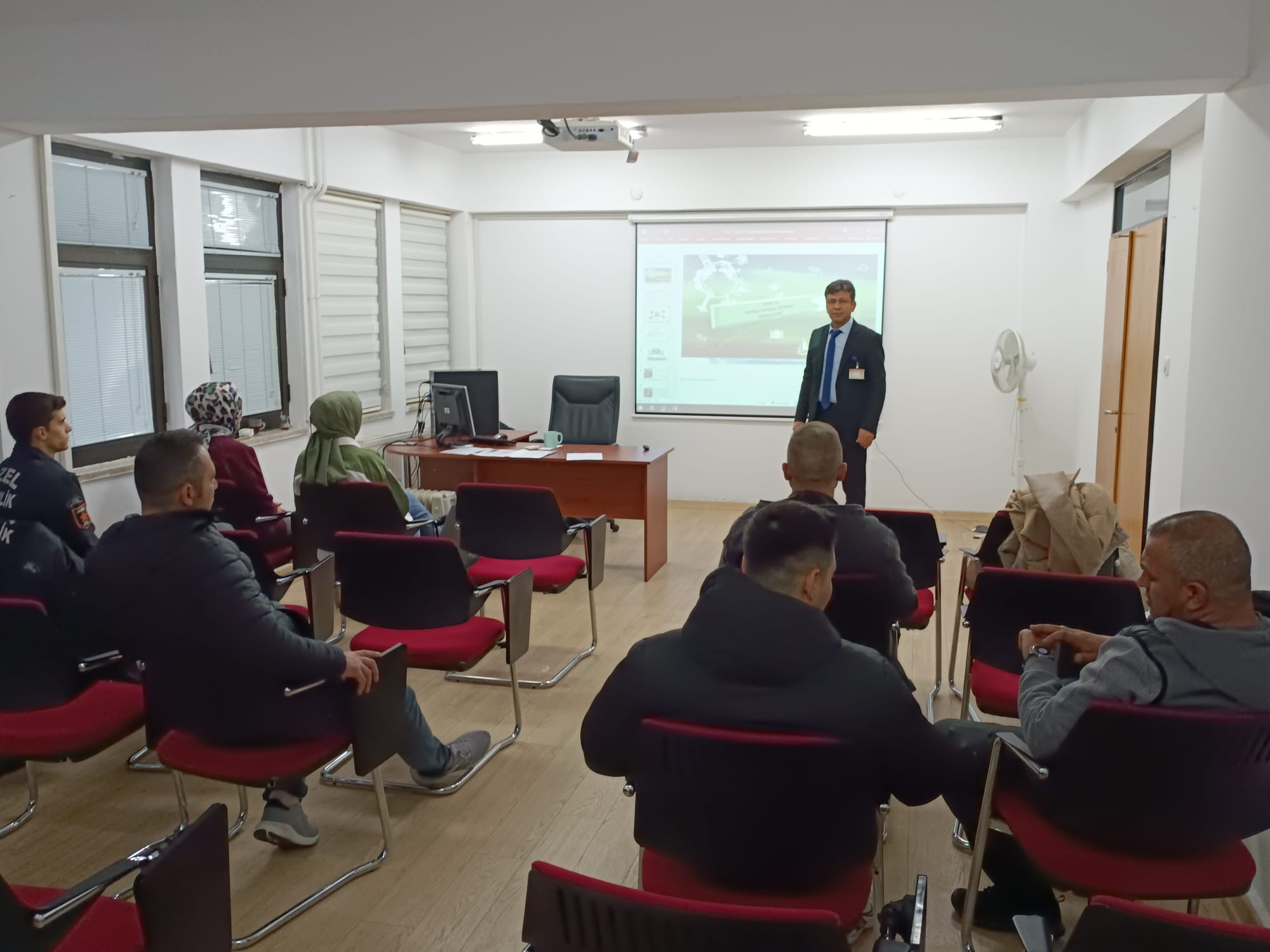 ISPARTA SÜLEYMAN DEMİREL HAVALİMANINDA KURS-11 HAVA KARGO TARAMA TEMEL VE TAZELEME EĞİTİMLERİ BAŞLADI