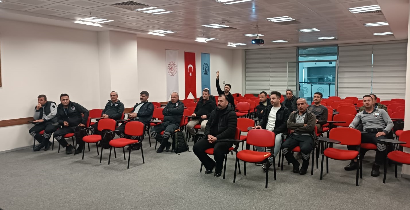 DİYARBAKIR HAVALİMANI MÜDÜRLÜĞÜNDE KURS-3 KONTROL NOKTASI GÜVENLİK UYGULAMALARI EĞİTİMİ (TAZELEME), KURS-17 TEDARİK TARAMA EĞİTİMİ (TAZELEME ) VE KURS-4 UÇAK ALTI BAGAJ TARAMA EĞİTİMİ (TAZELEME) VERİLDİ
