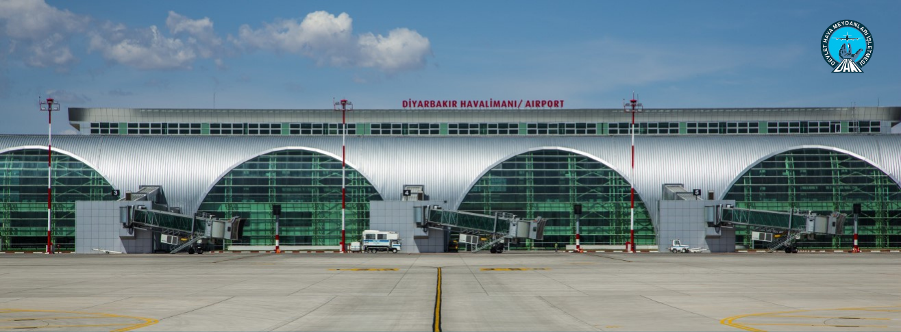 DİYARBAKIR HAVALİMANI MÜDÜRLÜĞÜNDE KURS-3 KONTROL NOKTASI GÜVENLİK UYGULAMALARI EĞİTİMİ (TAZELEME), KURS-17 TEDARİK TARAMA EĞİTİMİ (TAZELEME ) VE KURS-4 UÇAK ALTI BAGAJ TARAMA EĞİTİMİ (TAZELEME) VERİLDİ